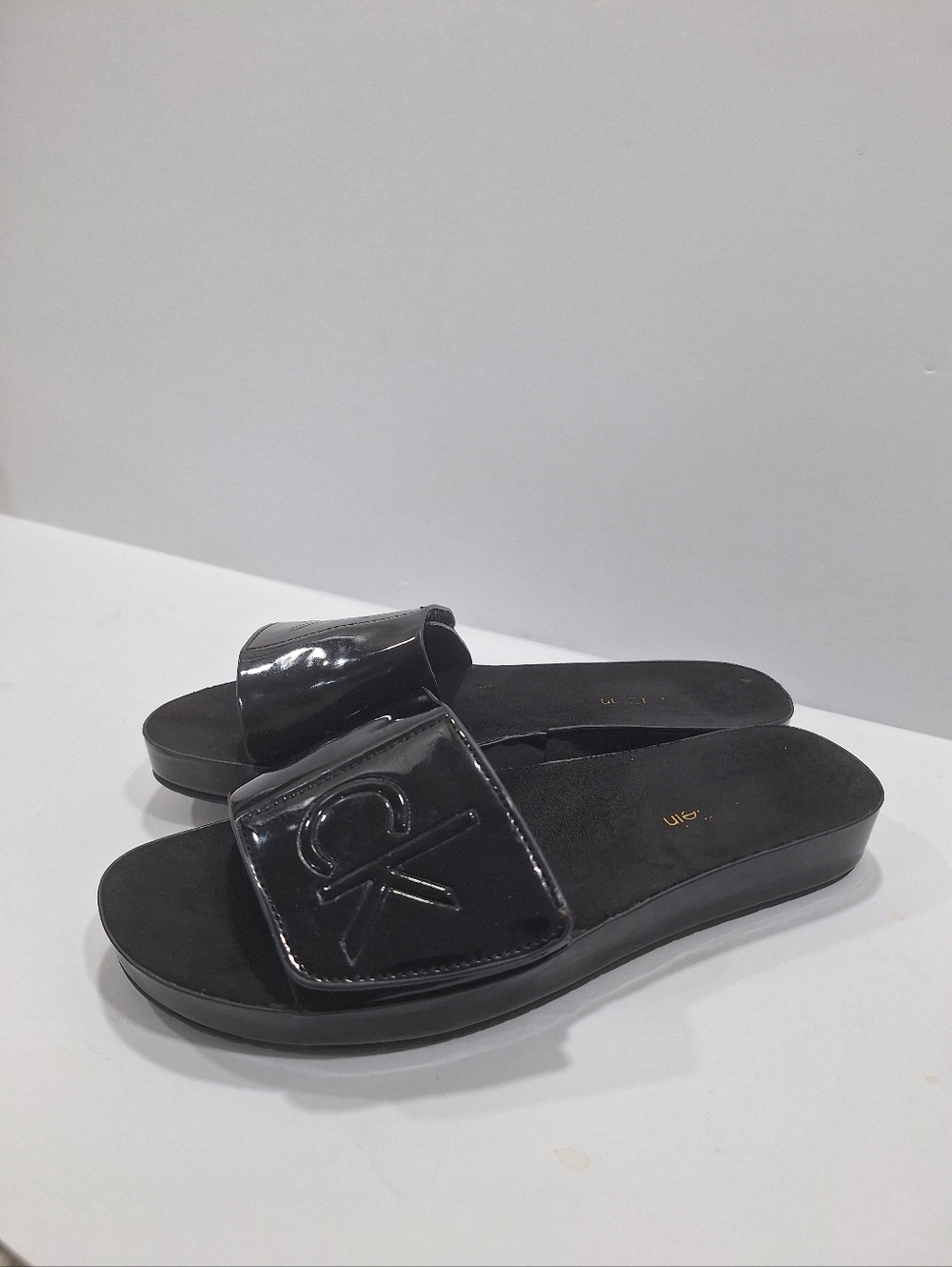 Calvin Klein Marlina Women Flat Sandals- Size 5